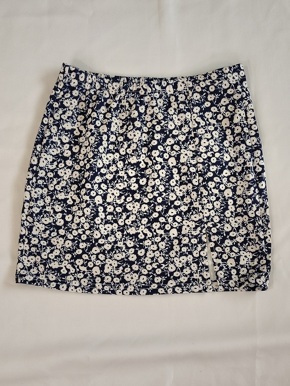 Shein Women's Skirt Size M Navy Blue White Floral Pattern Elastic Waist